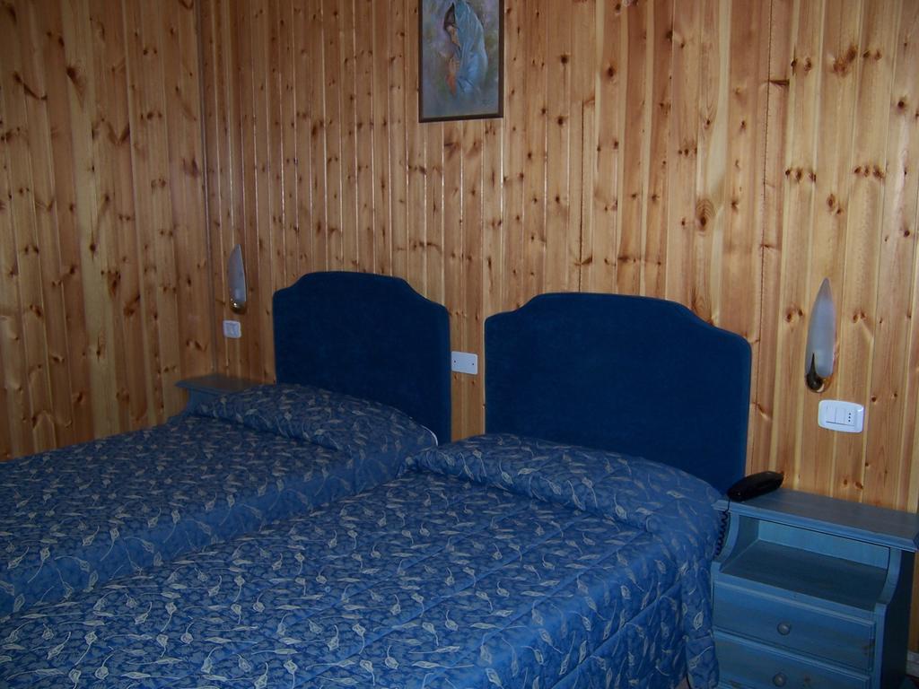 Hotel Pineta Castione della Presolana Værelse billede